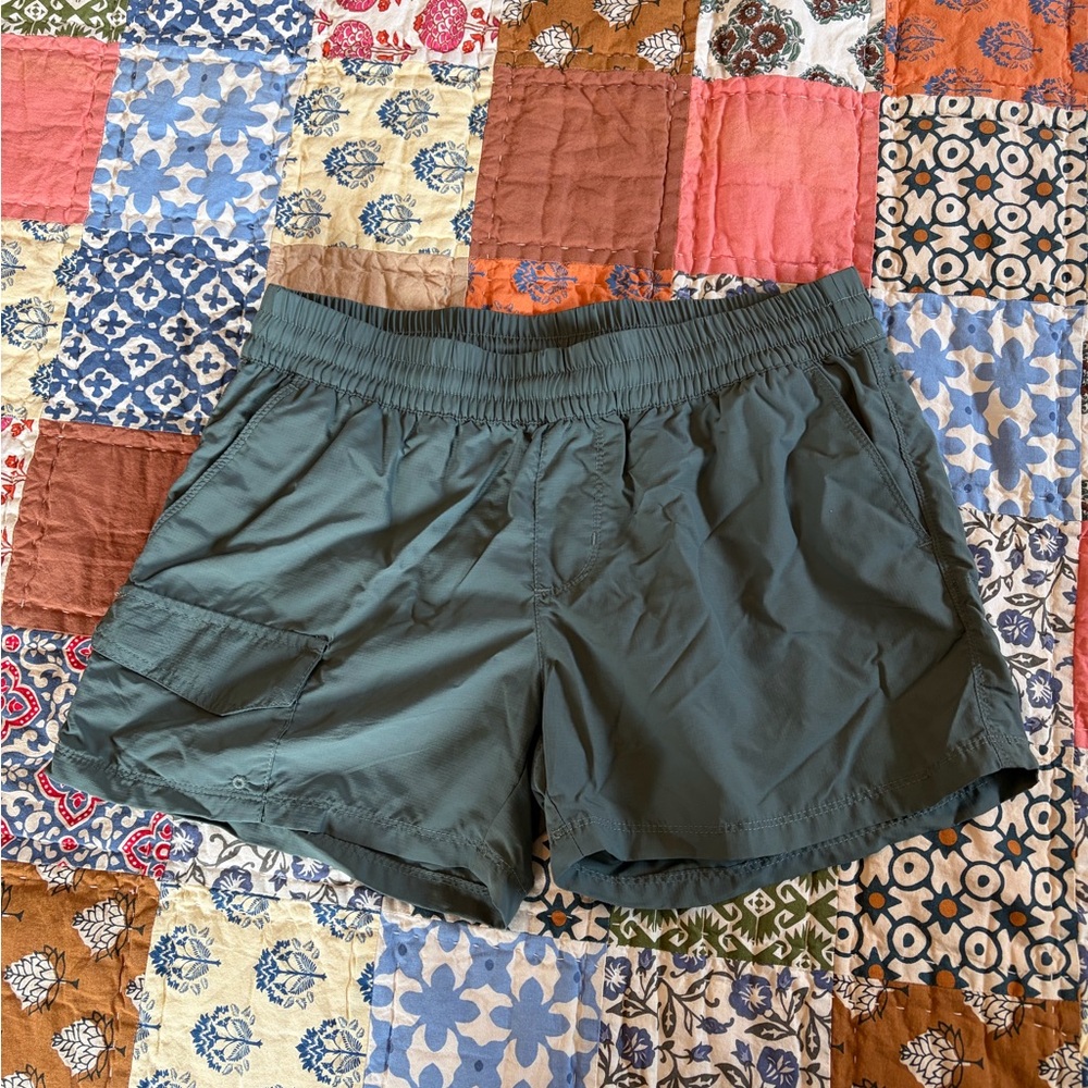 Columbia shorts size medium
